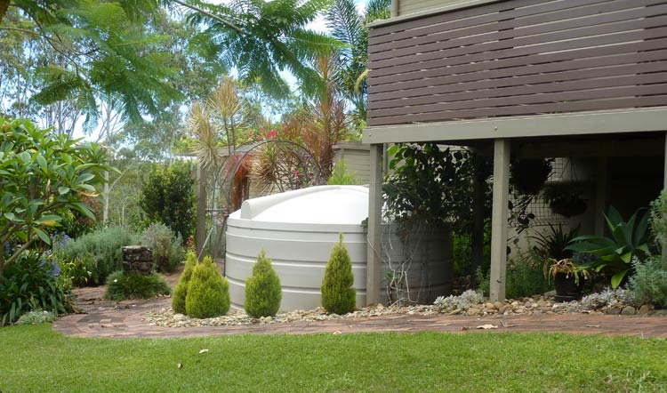 2000 gallon 9000 litre cream poly rainwater tank for garden